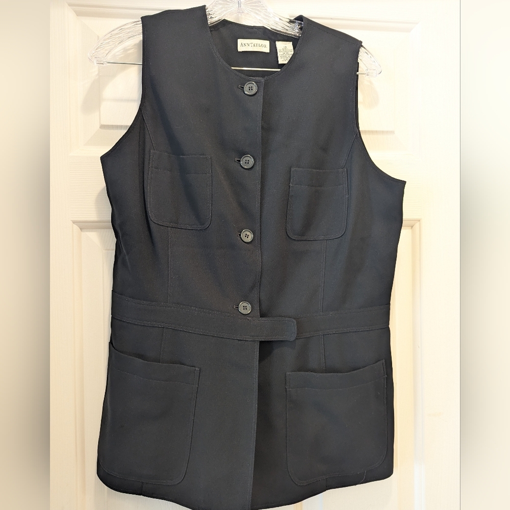 Ann Taylor Women's Top Black Sleeveless Vest 4 Pockets Size 12 *EUC